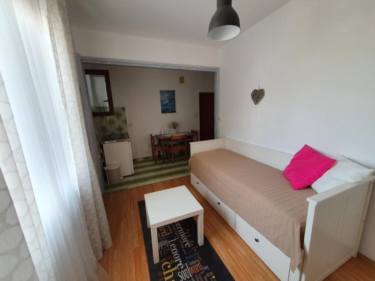 Aenona Sunny Apartment Vrsi Dış mekan fotoğraf